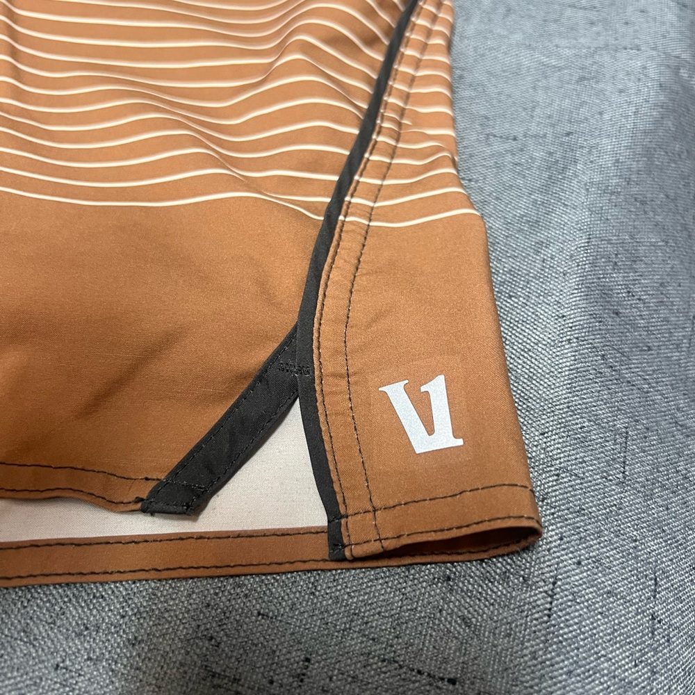 Vuori Men's Trail Lined Shorts Striped Pockets Size Medium Logo Blue Tan - Picture 3 of 8